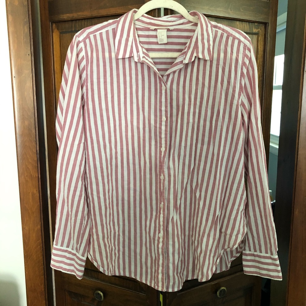 🌼 5/$15 or 10/$20 Button Down Striped Blouse